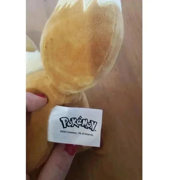 Evee Pokemon 9in x 8in plushy - Picture 5 of 5